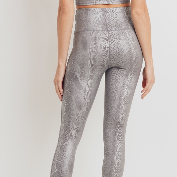 NWT! π₯° Snake Print High Waisted Legging Pants - Picture 3 of 8